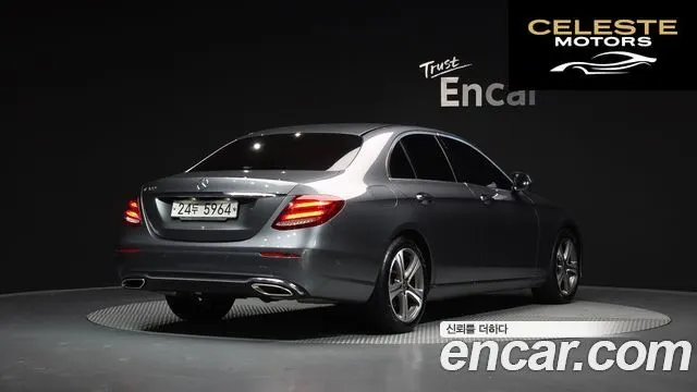 MERCEDES BENZ E-Classe W213 E300 Avantgarde 2019 — photo 2 sur 31