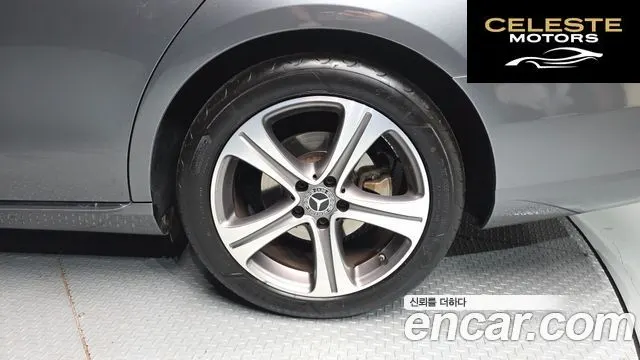 MERCEDES BENZ E-Classe W213 E300 Avantgarde 2019 — photo 7 sur 31