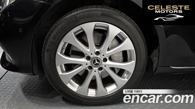 MERCEDES BENZ E-Classe W213 E300 4MATIC Exclusive 2019 — photo 5 sur 31
