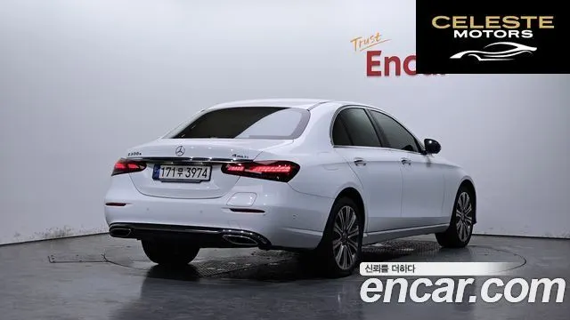 MERCEDES BENZ E-Classe W213 E300e 4MATIC Exclusive 2023 — photo 2 sur 30