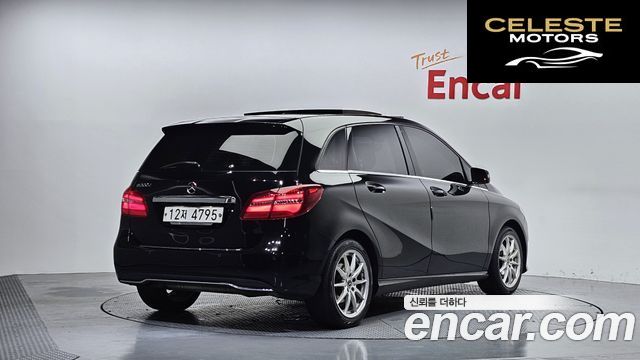 MERCEDES BENZ B-Classe W246 B200 d 2018 — photo 2 sur 35