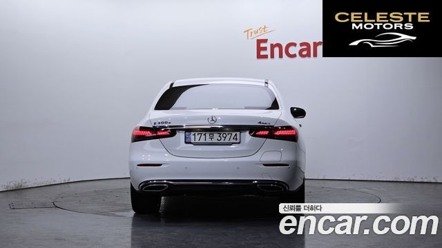 MERCEDES BENZ E-Classe W213 E300e 4MATIC Exclusive 2023 — photo 4 sur 30