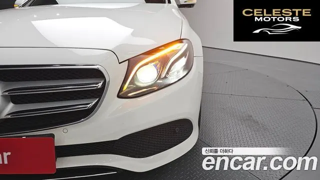 MERCEDES BENZ E-Classe W213 E300 4MATIC Avantgarde 2019 — photo 8 sur 41