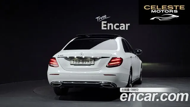 MERCEDES BENZ E-Classe W213 E300 Avantgarde 2017 — photo 4 sur 20