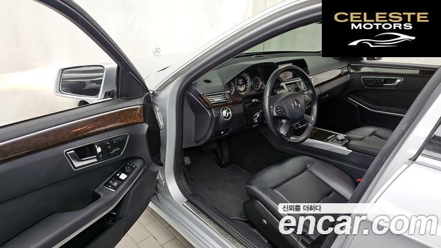 MERCEDES BENZ E-Classe W212 E200 CGI 2012 — photo 10 sur 20