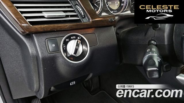 MERCEDES BENZ E-Classe W212 E200 CGI 2012 — photo 16 sur 20