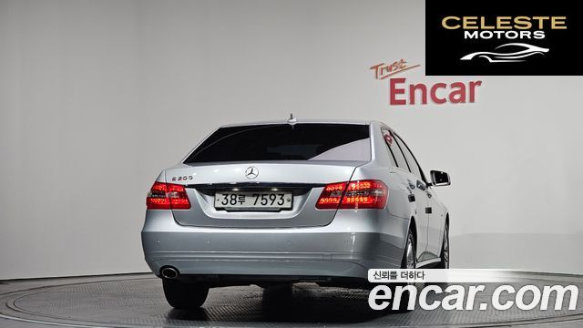 MERCEDES BENZ E-Classe W212 E200 CGI 2012 — photo 4 sur 20
