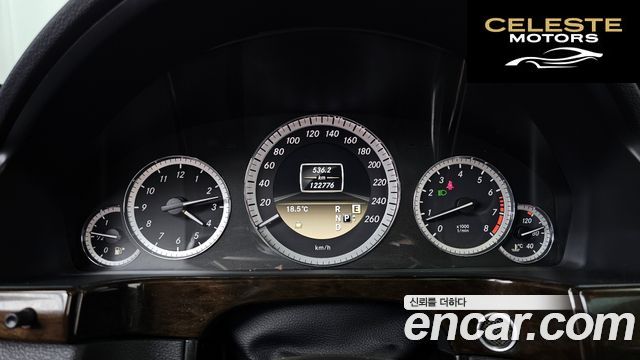 MERCEDES BENZ E-Classe W212 E200 CGI 2012 — photo 8 sur 20