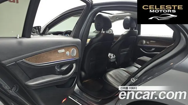 MERCEDES BENZ E-Classe W213 E300 4MATIC Exclusive 2018 — photo 15 sur 34