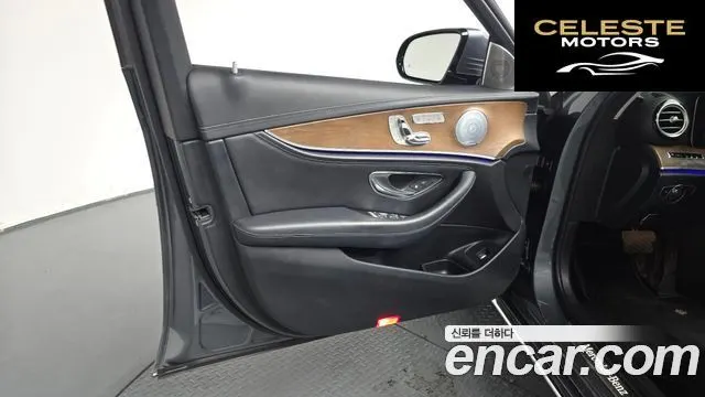 MERCEDES BENZ E-Classe W213 E300 4MATIC Exclusive 2018 — photo 33 sur 34