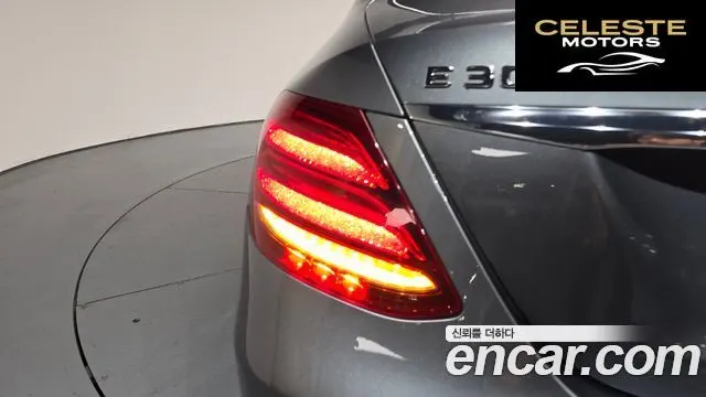 MERCEDES BENZ E-Classe W213 E300 4MATIC Exclusive 2018 — photo 8 sur 34