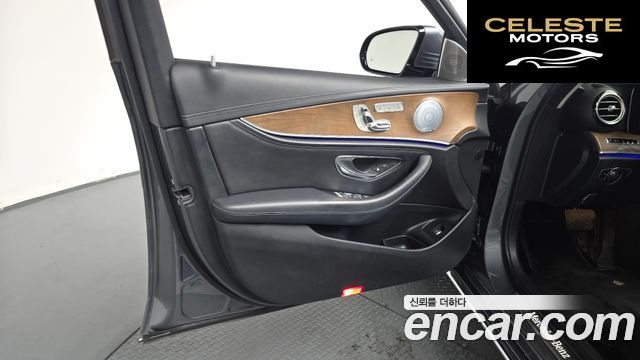 MERCEDES BENZ E-Classe W213 E300 4MATIC Exclusive 2018 — photo 33 sur 34