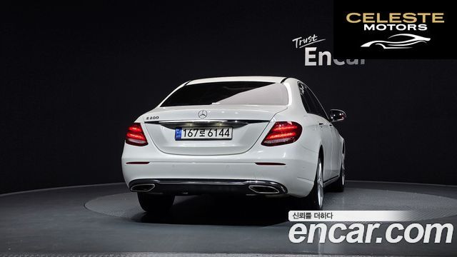 MERCEDES BENZ E-Classe W213 E200 Avantgarde 2018 — photo 4 sur 32