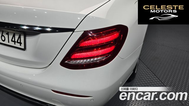 MERCEDES BENZ E-Classe W213 E200 Avantgarde 2018 — photo 9 sur 32