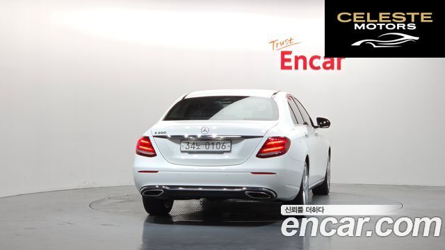 MERCEDES BENZ E-Classe W213 E200 Avantgarde 2017 — photo 4 sur 20