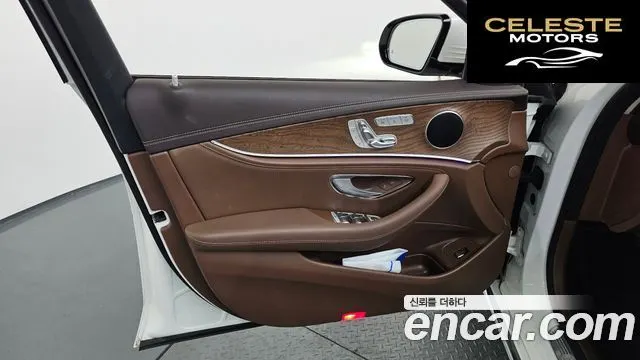 MERCEDES BENZ E-Classe W213 E300 Exclusive 2017 — photo 14 sur 35
