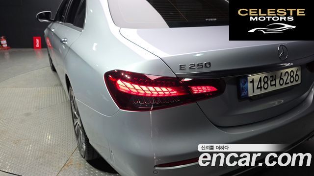 MERCEDES BENZ E-Classe W213 E250 Avantgarde 2022 — photo 9 sur 31