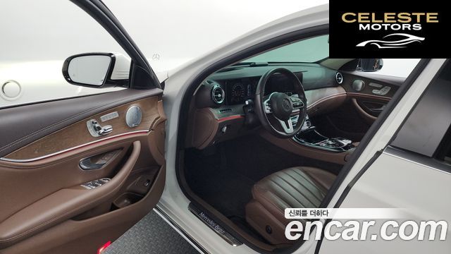 MERCEDES BENZ E-Classe W213 E300 4MATIC Exclusive 2019 — photo 13 sur 35