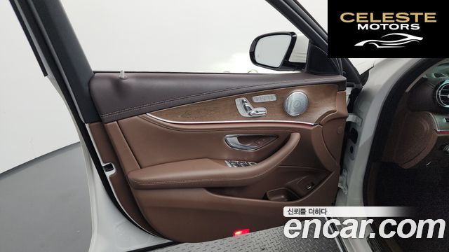 MERCEDES BENZ E-Classe W213 E300 4MATIC Exclusive 2019 — photo 14 sur 35