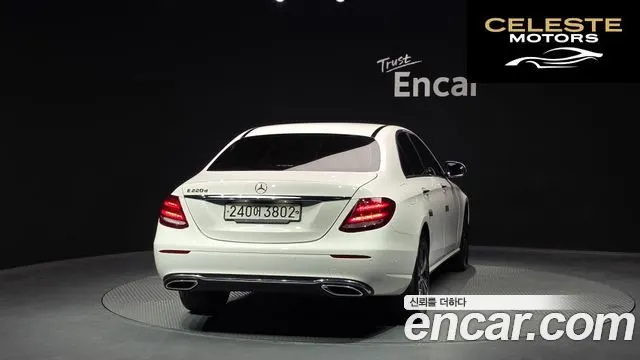 MERCEDES BENZ E-Classe W213 E220d Avantgarde 2020 — photo 4 sur 33