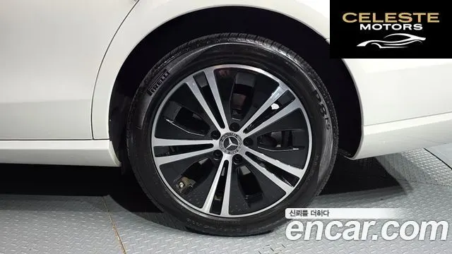 MERCEDES BENZ E-Classe W213 E220d Avantgarde 2020 — photo 7 sur 33