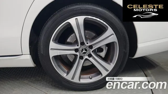 MERCEDES BENZ E-Classe W213 E300 Avantgarde 2019 — photo 7 sur 31