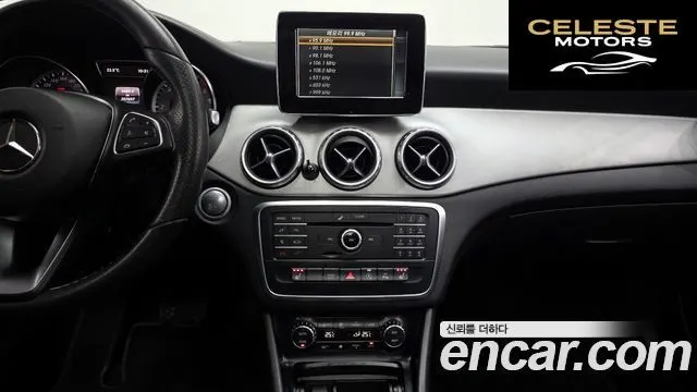 MERCEDES BENZ GLA-Classe X156 GLA200 d 2017 — photo 13 sur 20