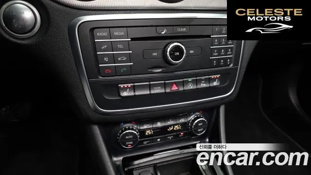 MERCEDES BENZ GLA-Classe X156 GLA200 d 2017 — photo 17 sur 20