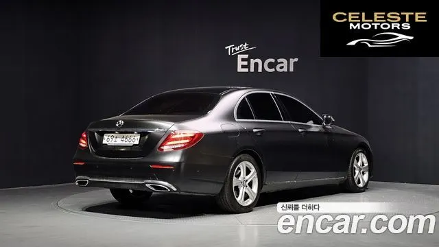 MERCEDES BENZ E-Classe W213 E220d Avantgarde 2017 — photo 2 sur 20
