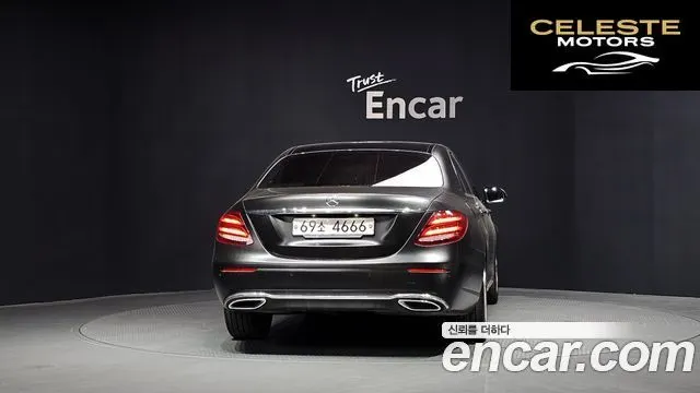 MERCEDES BENZ E-Classe W213 E220d Avantgarde 2017 — photo 4 sur 20