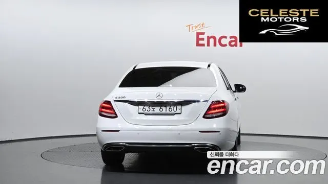 MERCEDES BENZ E-Classe W213 E200 Avantgarde 2018 — photo 4 sur 30