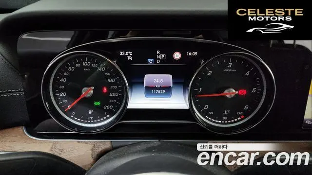MERCEDES BENZ E-Classe W213 E220d Exclusive 2019 — photo 11 sur 39