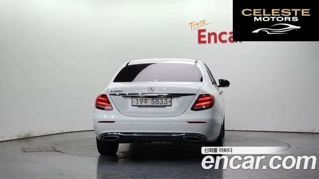 MERCEDES BENZ E-Classe W213 E220d Exclusive 2019 — photo 4 sur 39