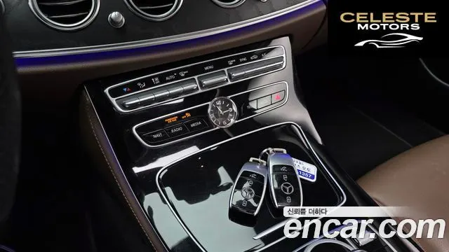 MERCEDES BENZ E-Classe W213 E300 Avantgarde 2017 — photo 18 sur 26