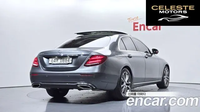 MERCEDES BENZ E-Classe W213 E300 Avantgarde 2017 — photo 2 sur 26