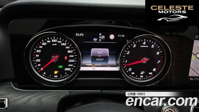 MERCEDES BENZ E-Classe W213 E300 Avantgarde 2017 — photo 8 sur 26