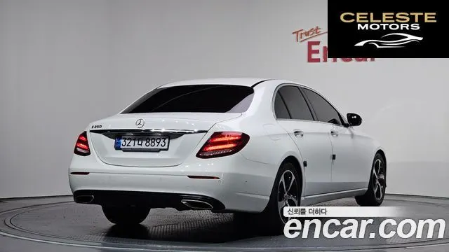 MERCEDES BENZ E-Classe W213 E250 Avantgarde 2020 — photo 2 sur 32