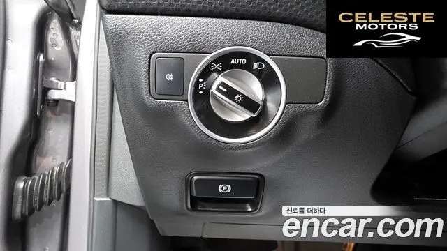 MERCEDES BENZ A-Classe W176 A200 2017 — photo 17 sur 20