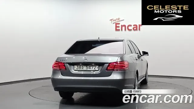 MERCEDES BENZ E-Classe W212 E300 2014 — photo 4 sur 26