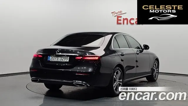 MERCEDES BENZ E-Classe W213 E350 4MATIC Avantgarde 2022 — photo 2 sur 33