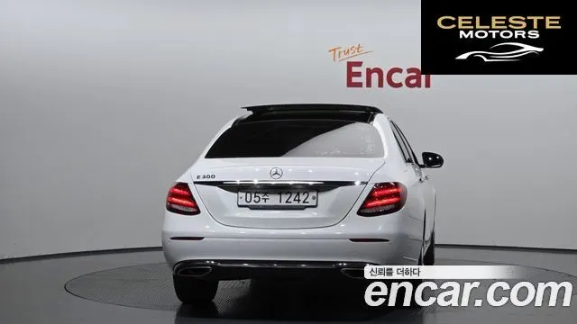 MERCEDES BENZ E-Classe W213 E300 Exclusive 2017 — photo 4 sur 30