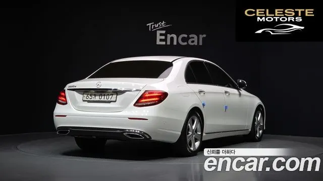 MERCEDES BENZ E-Classe W213 E220d Avantgarde 2017 — photo 2 sur 20
