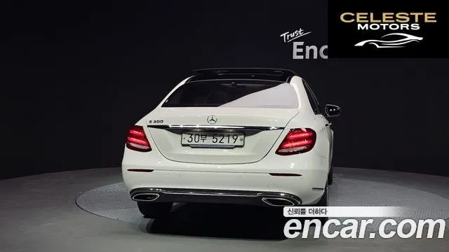 MERCEDES BENZ E-Classe W213 E300 Exclusive 2019 — photo 4 sur 20