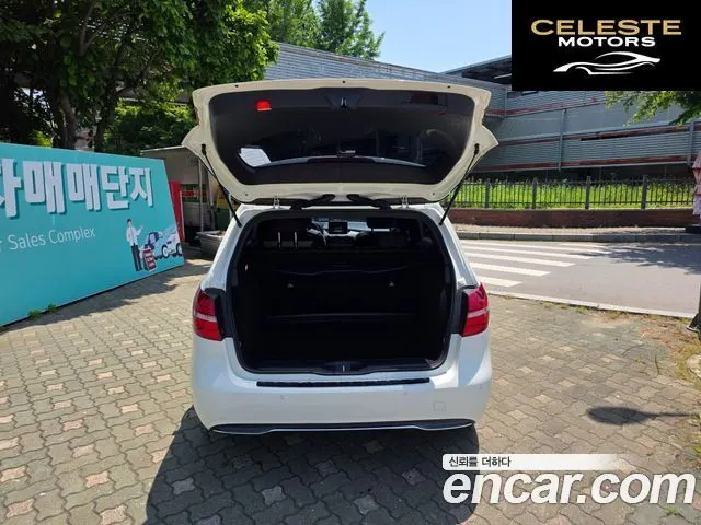 MERCEDES BENZ B-Classe W246 B200 d 2017 — photo 2 sur 22