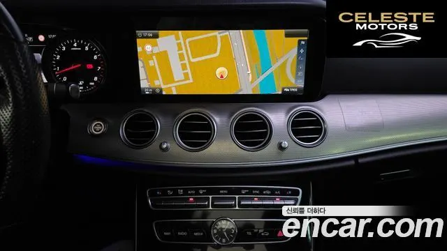 MERCEDES BENZ E-Classe W213 E200 Avantgarde 2017 — photo 13 sur 20