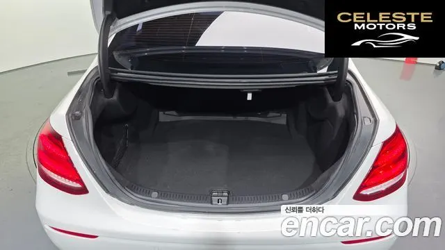 MERCEDES BENZ E-Classe W213 E200 Avantgarde 2017 — photo 20 sur 20