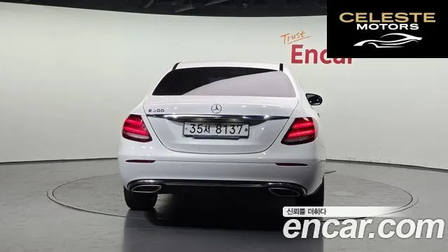 MERCEDES BENZ E-Classe W213 E200 Avantgarde 2017 — photo 4 sur 20