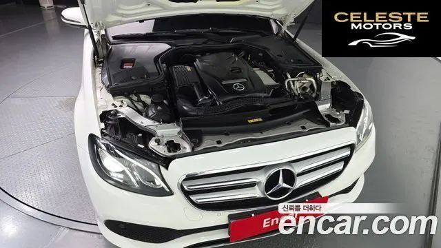 MERCEDES BENZ E-Classe W213 E200 Avantgarde 2017 — photo 6 sur 20