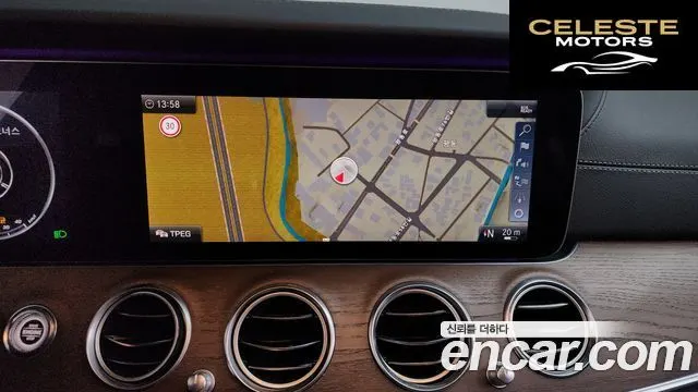 MERCEDES BENZ E-Classe W213 E300 4MATIC Exclusive 2019 — photo 13 sur 20