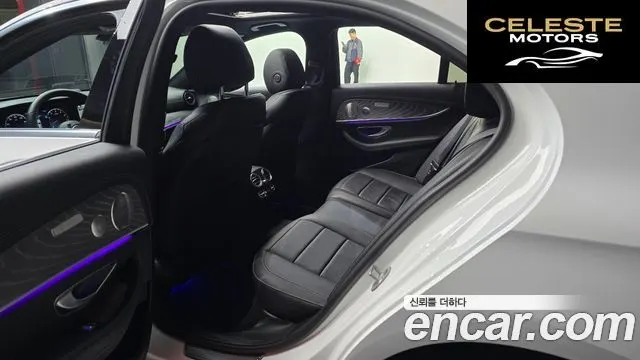 MERCEDES BENZ E-Classe W213 E350 4MATIC Avantgarde 2022 — photo 11 sur 20